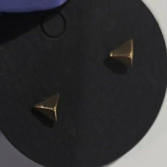 Gold 3D Triangle Stud Earrings – Minimalist Geometric Women’s Fashion Jewelry - Picture 3 of 9